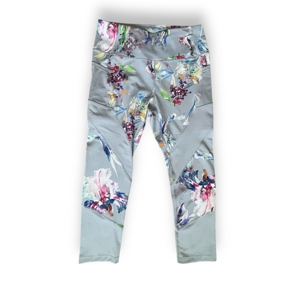 Avia Women’s  8-10 Floral Workout Capri Leggings | Gray Mesh Panel Activewear - Picture 2 of 9
